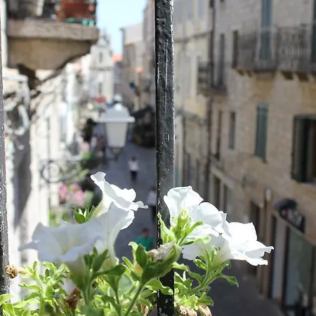 Piazza Di L'ara Nocleg ze śniadaniem