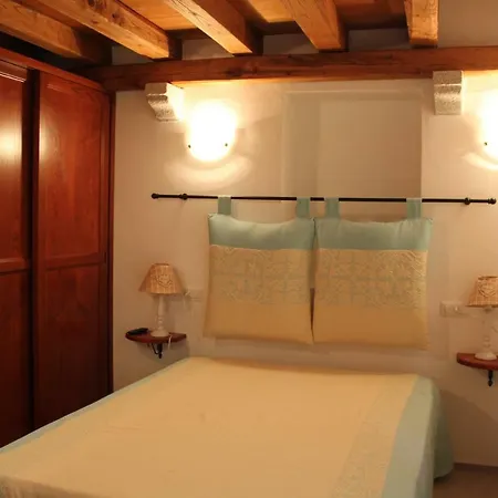 Piazza Di L'ara Bed & Breakfast 2*