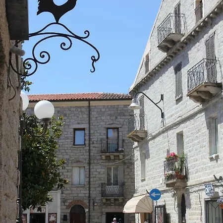 Piazza Di L'ara 2* Tempio Pausania