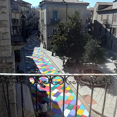Frühstückspension Piazza Di L'ara 3*