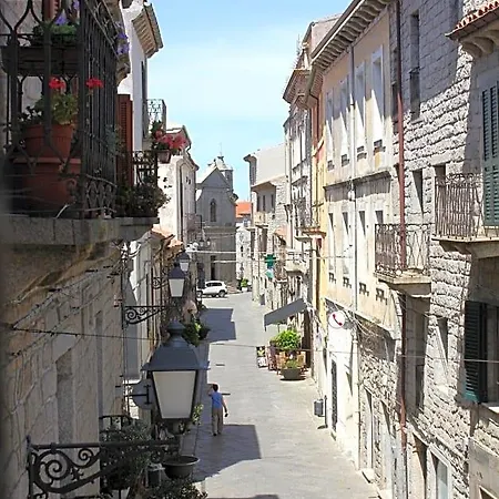 Piazza Di L'ara 3*