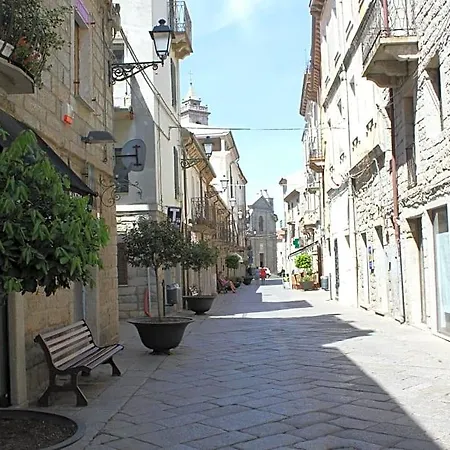 Frühstückspension Piazza Di L'ara 3*