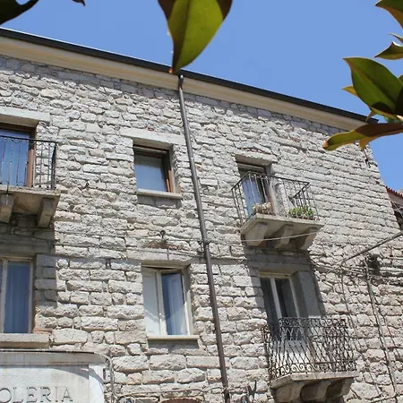 Piazza Di L'ara Темпио-Паузания