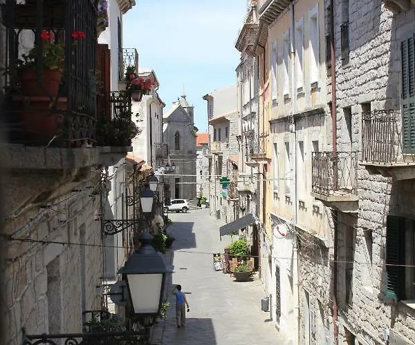 Piazza Di L'ara ベッド・アンド・ブレックファスト テンピオ・パウザーニア