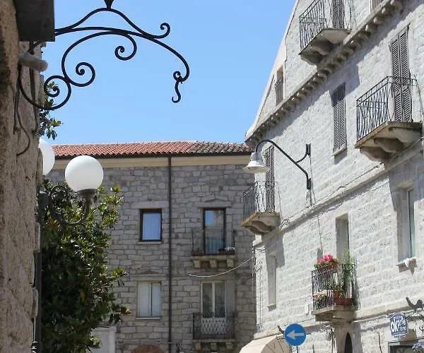 Piazza Di L'ara 3* テンピオ・パウザーニア